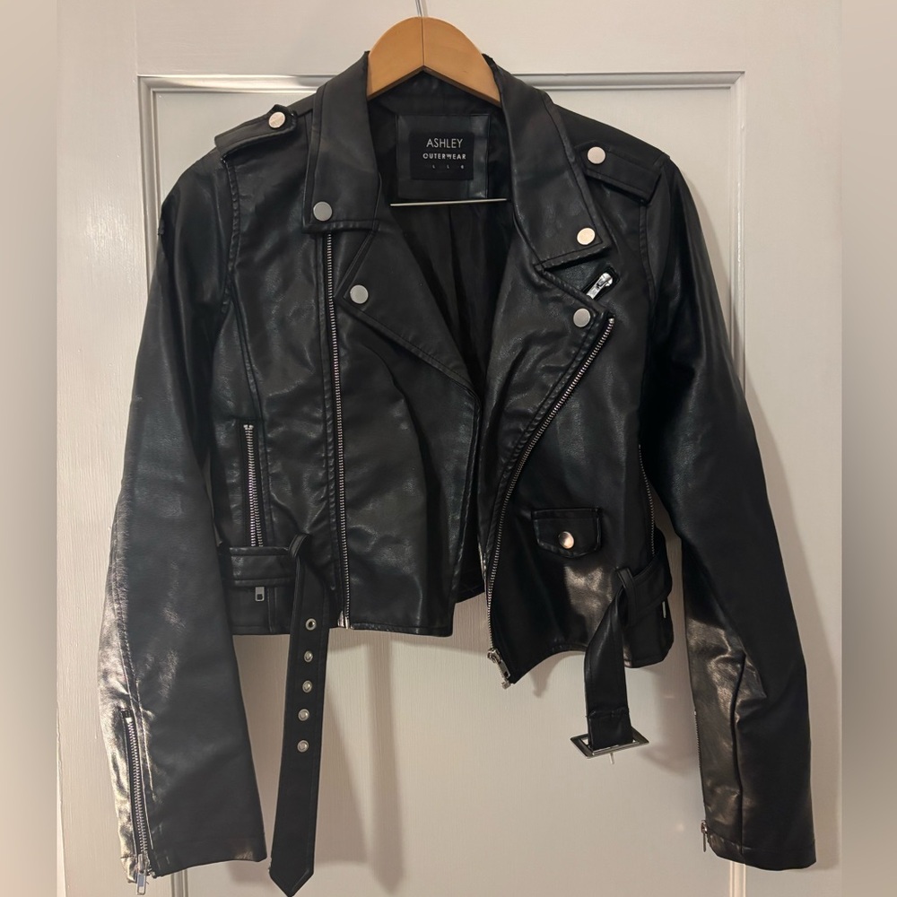 Ashley Outerwear By 26 International Women's Sleek Black Leather Jacket
